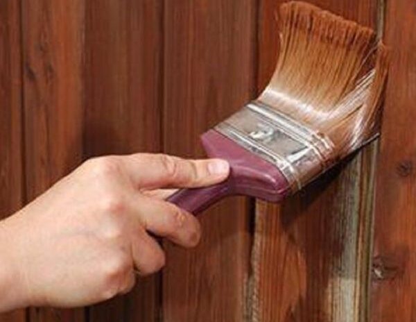 Якими не типовими матеріалами можна пофарбувати дерево?